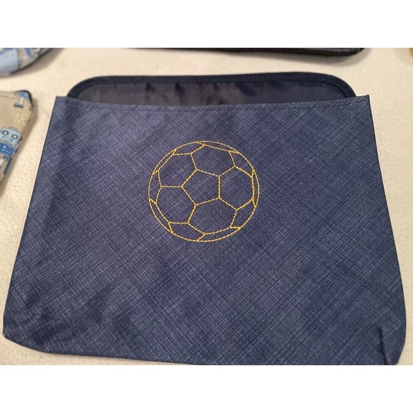 NWOT THIRTY-ONE OH SNAP POCKET - NAVY CROSS POP W/ SOÇCER BÅLL in GOLD - Picture 1 of 1